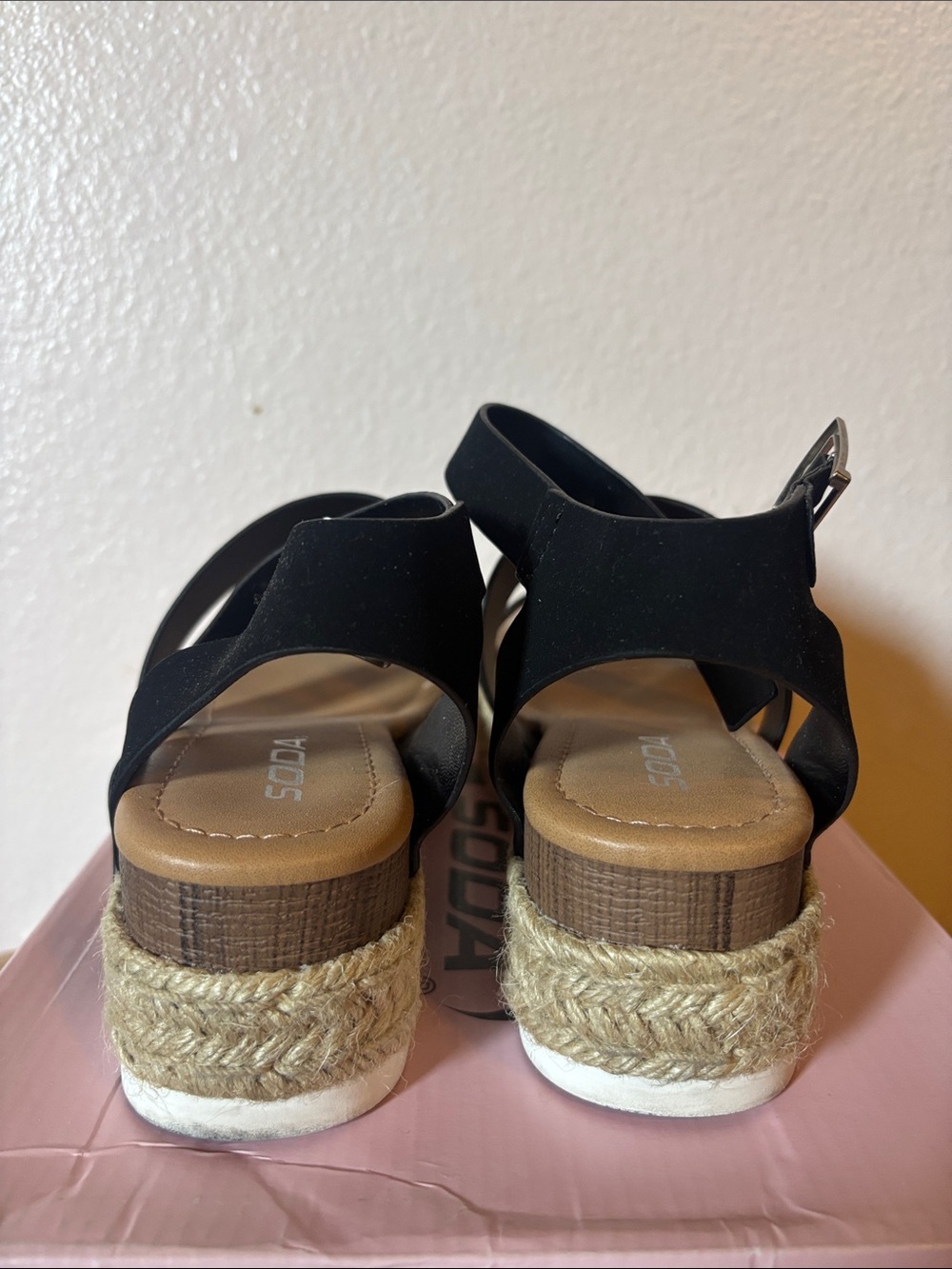 Soda Woman’s  Black Espadrille Platform Sandals, Size 6 - Picture 3 of 8